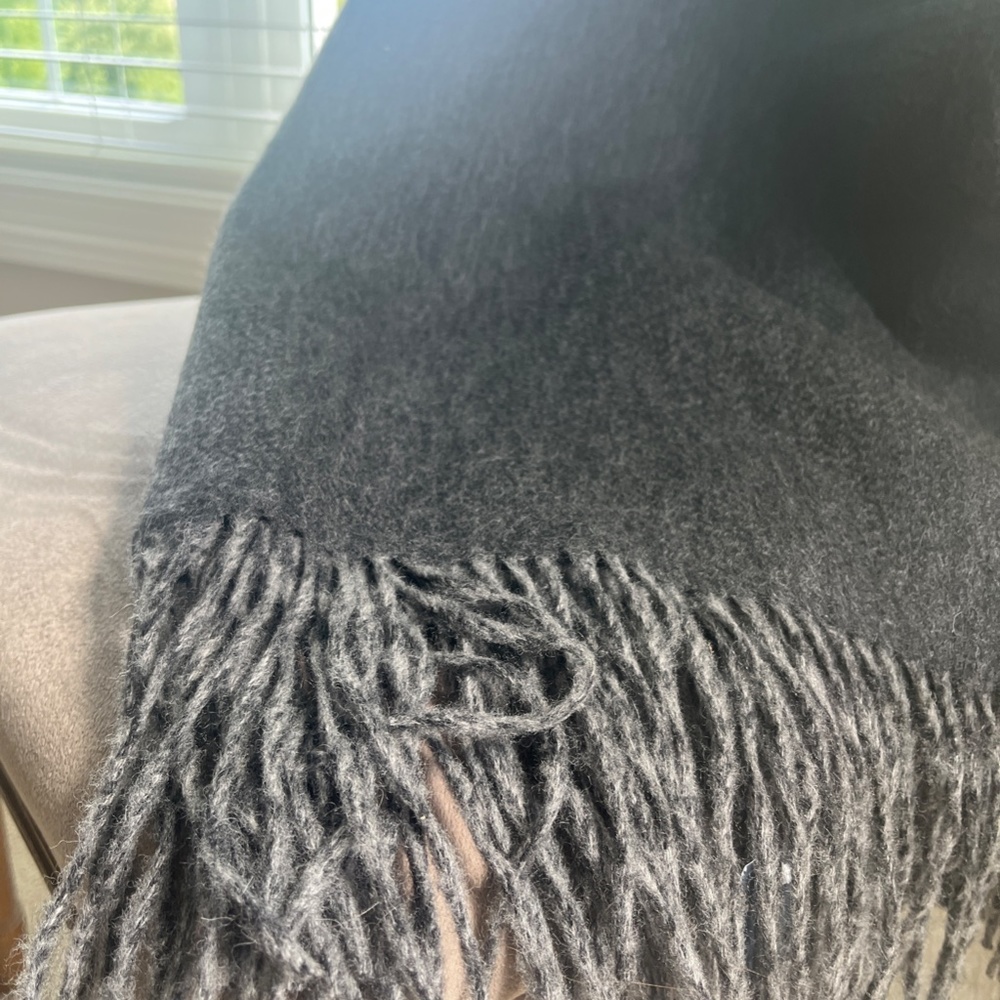 NWOT a & R Cashmere Throw Gray Reversible - Picture 6 of 8